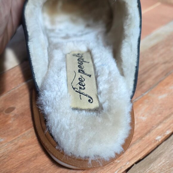 NWOT FREE PEOPLE (7.5 - 8) JAMES COZY Black Leather Faux Fur Mule - Picture 5 of 8